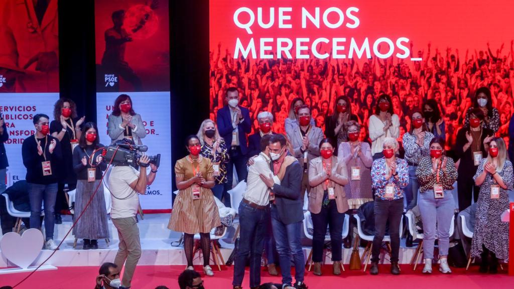 El secretario general del PSOE-M, Juan Lobato, y el presidente del Gobierno, Pedro Sánchez, en el acto del Congreso del PSOE-M.