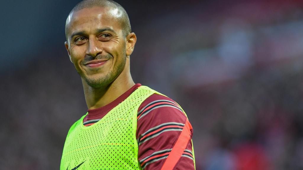 Thiago Alcántara antes de un partido con el Liverpool