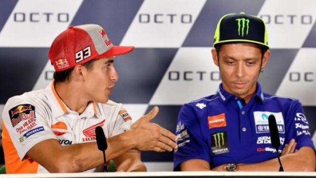 Marc Márquez y Valentino Rossi en rueda de prensa