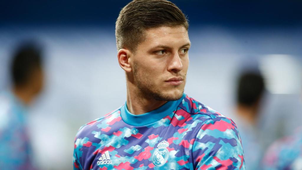 Luka Jovic durante un calentamiento con el Real Madrid