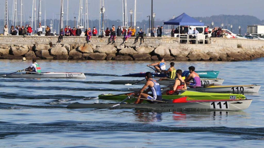 Jornada histórica para el remo gallego en Sada (A Coruña) con la final de la Liga Nacional