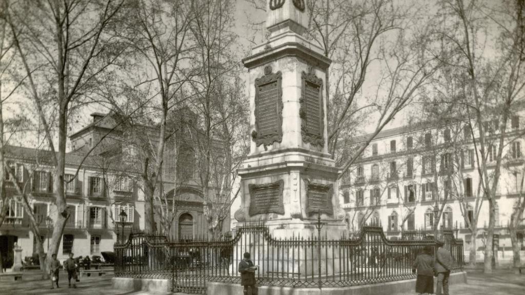 La Plaza de la Merced con la iglesia homónima en una de sus esquinas.