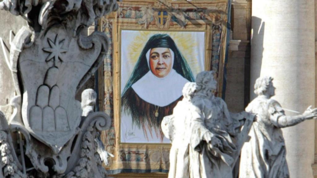 Tapiz de Santa Bonifacia en la Basílica de San Pedro durante su canonización en octubre de 2011