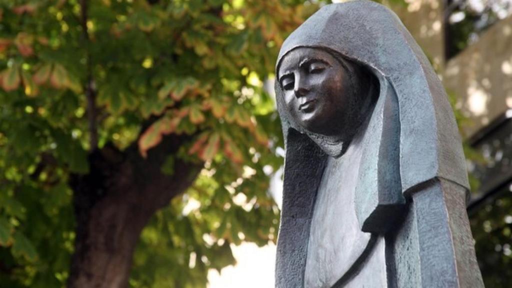 Escultura de Santa Bonifacia en la Gran Vía de la capital salmantina