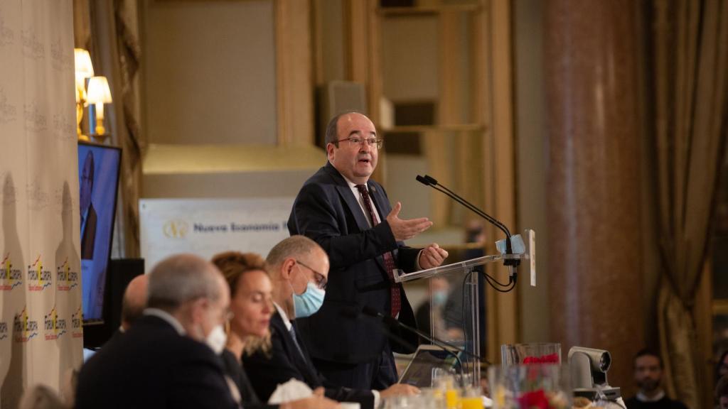 El ministro de Cultura y Deporte, Miquel Iceta, interviene en un desayuno informativo en Barcelona.