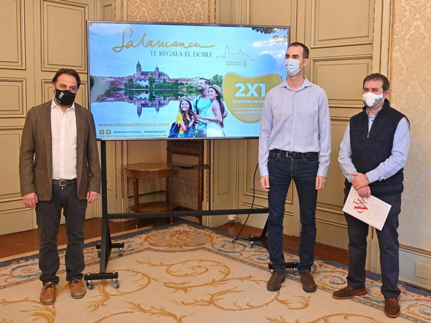 Fernando Castaño, Pablo Montes y Ricardo Criado, esta mañana en el Ayuntamiento de Salamanca