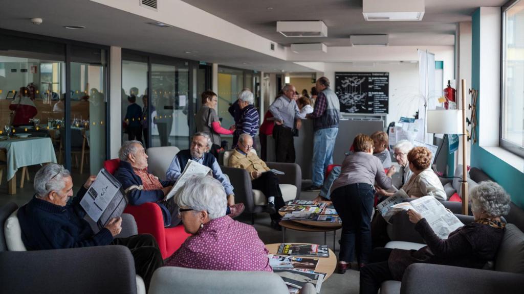 Vestíbulo de entrada de Trabensol, un 'cohousing' ideado por y para personas mayores.
