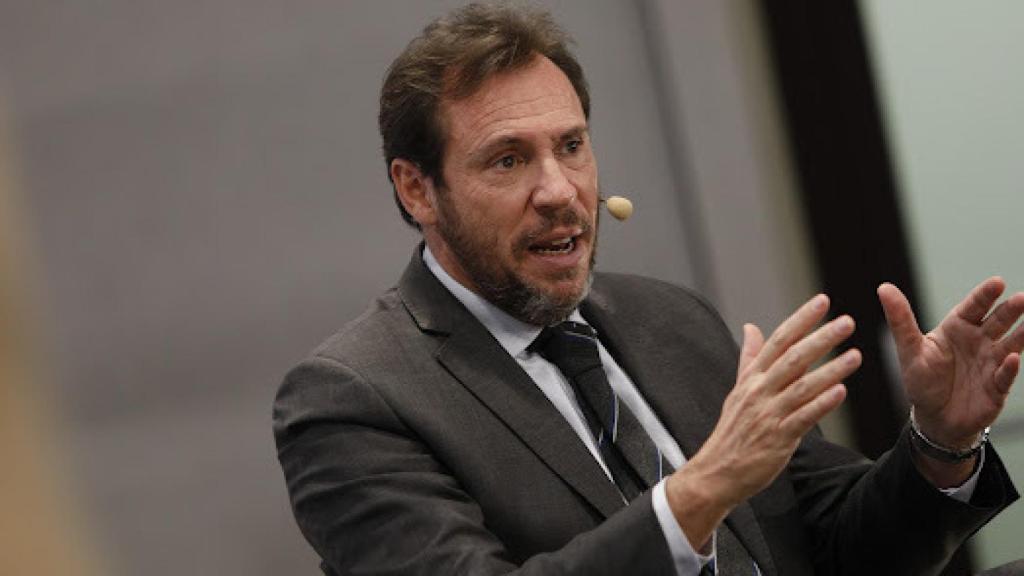 Óscar Puente durante una charla