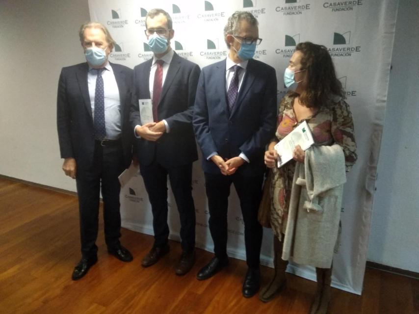 Alberto Jiménez, de la Fundación Casaverde; Juan Reyes Fernández Fernández, del Hospital Reina Sofía de Murcia; el consejero de Salud, Juan José Pedreño, y Ana Morales Ortiz, del Hospital Virgen de la Arrixaca.