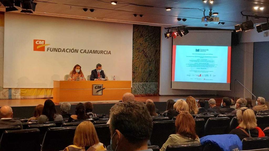 Ana Morales Ortiz, del Hospital Virgen de la Arrixaca, y Juan Reyes Fernández, del Hospital Reina Sofía.