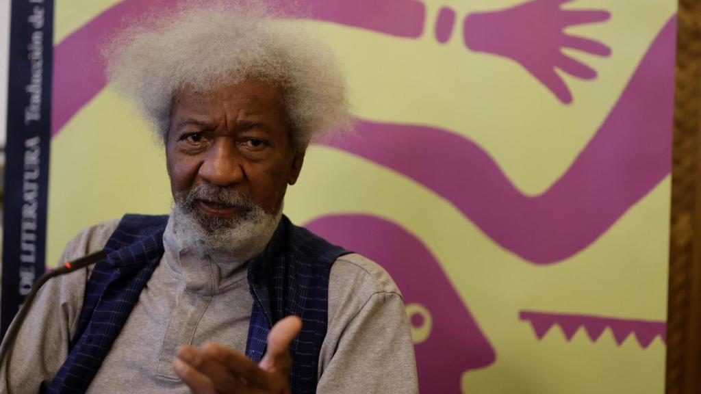 Wole Soyinka durante la presentación de su última novela en Madrid.