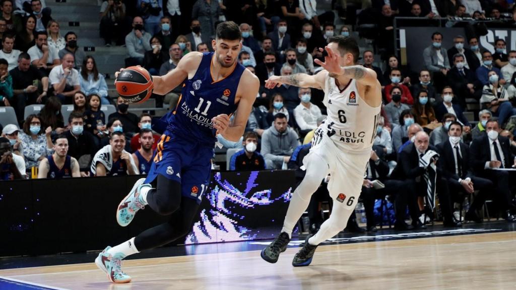 Tristan Vukcevic atacando en el ASVEL - Real Madrid