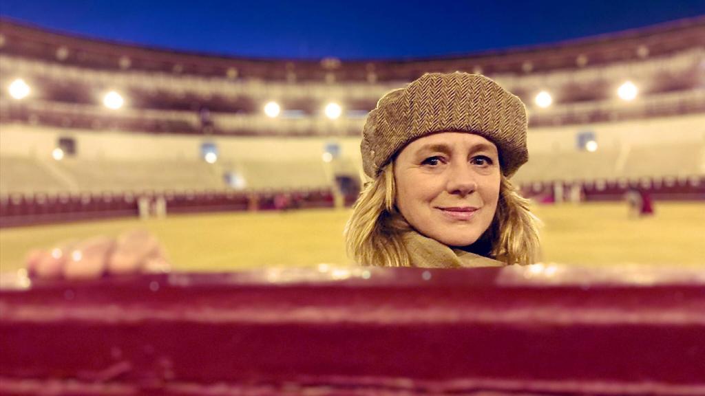 La actriz Emma Suárez posa en la Plaza de Toros de la Malagueta.