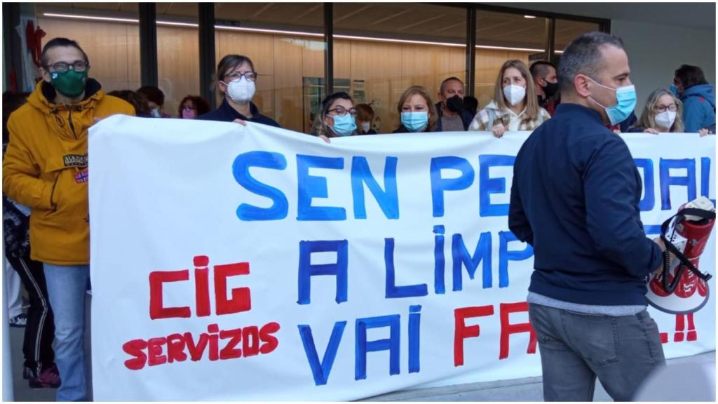 Protesta frente al Centro de Salud de Narón.