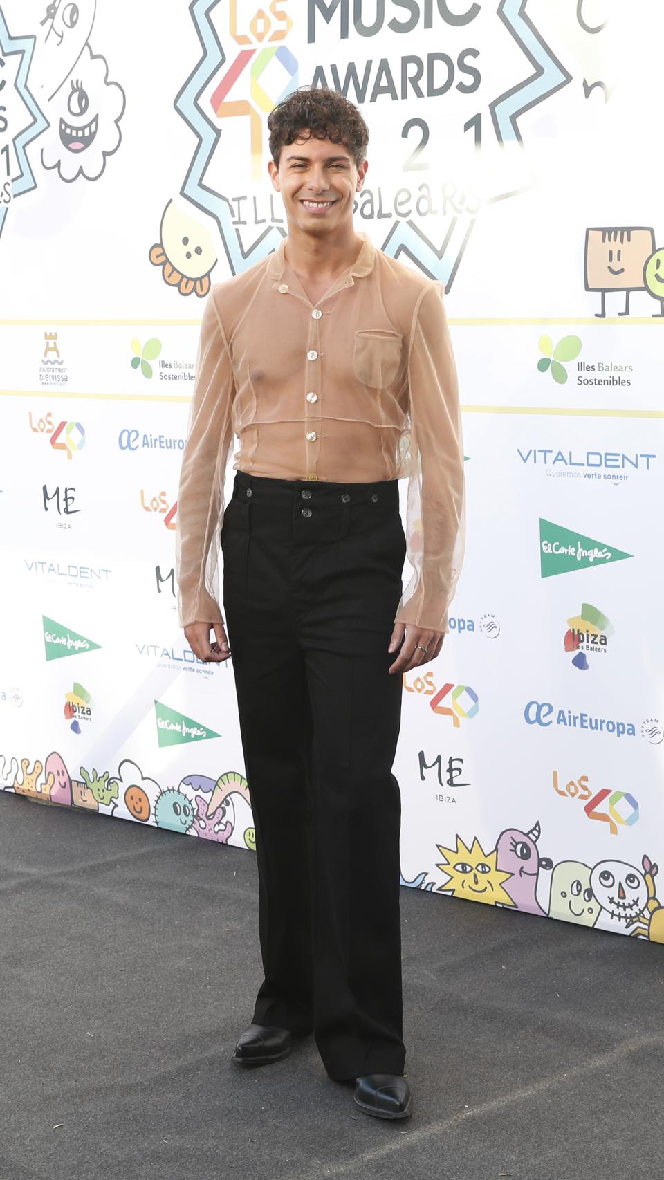 Alfred sorprendió con transparencias en la gala de nominados de LOS40 Music Awards en Ibiza.