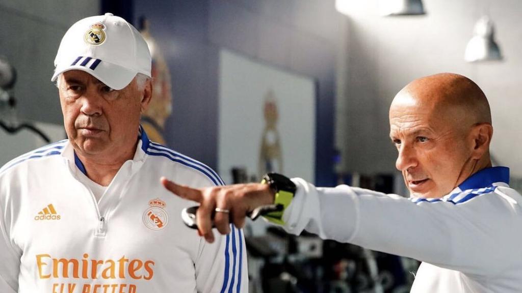 Carlo Ancelotti y Antonio Pintus, en la ciudad deportiva de Valdebebas.