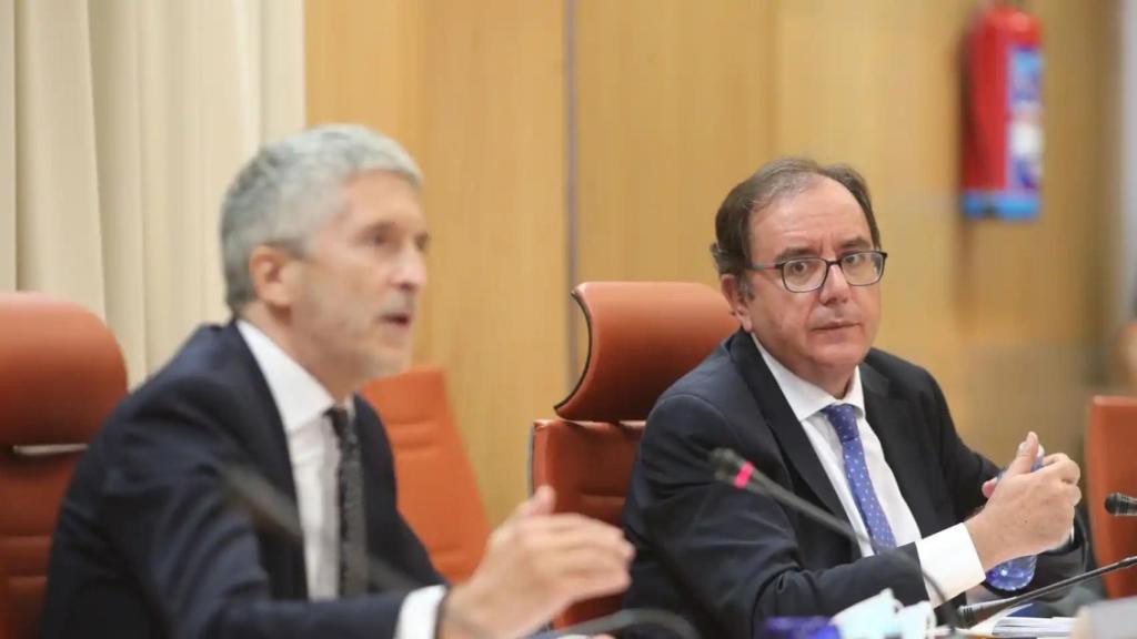 El ministro del Interior, Grande-Marlaska, y el secretario general de Prisiones, Ángel Luis Ortiz.