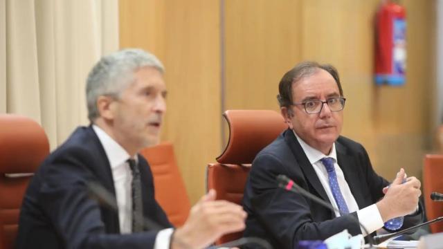 El ministro del Interior, Grande-Marlaska, y el secretario general de Prisiones, Ángel Luis Ortiz.