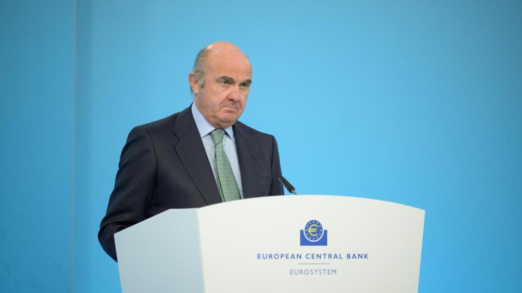 El vicepresidente del BCE, Luis de Guindos, alerta de correcciones en el mercado inmobiliario y de criptomonedas