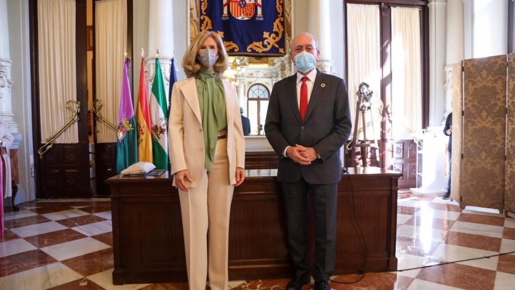 Firma de la incorporación del Ayuntamiento de Málaga como miembro del patronato de la Fundación Cotec.