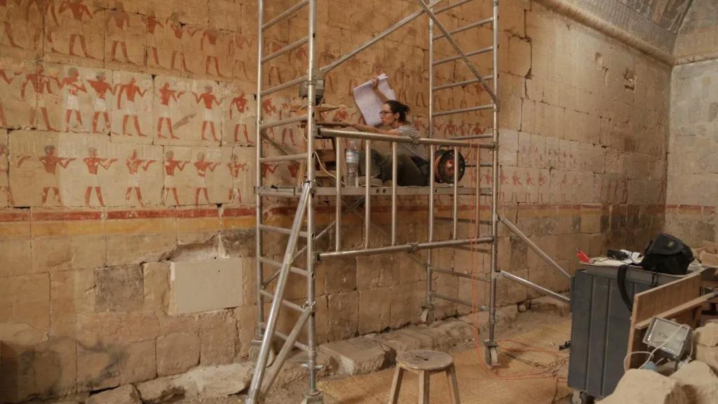 Proceso de documentación de los relieves de la capilla de Hatshepsut.