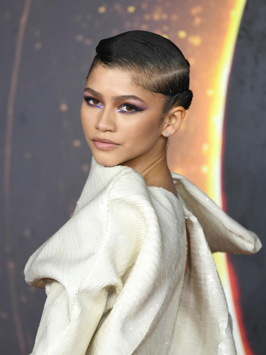 Zendaya con 'eyeliner' invertido.