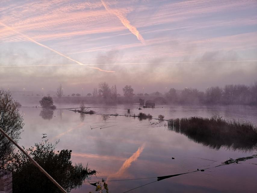 El espectáculo mágico del amanecer y la bruma sobre el Duero