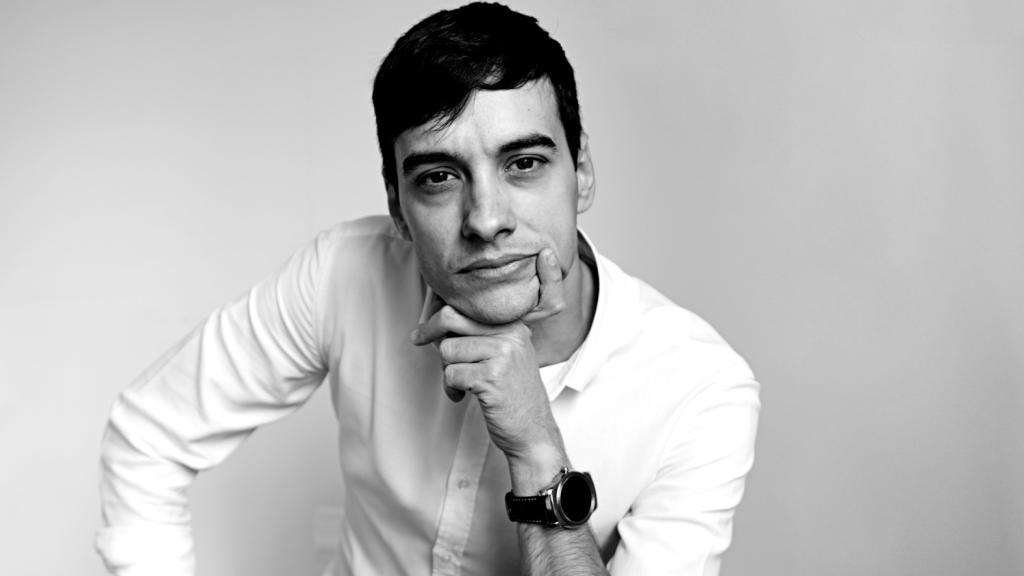 Enrique Aparicio es CEO de la plataforma para artistas Attyck.