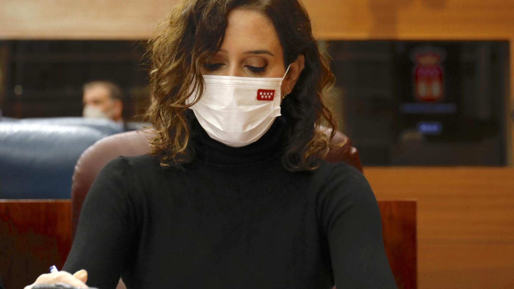 La presidenta de la Comunidad de Madrid, Isabel Díaz Ayuso, en la sesión de control al Gobierno celebrada este jueves en la Asamblea de Madrid.