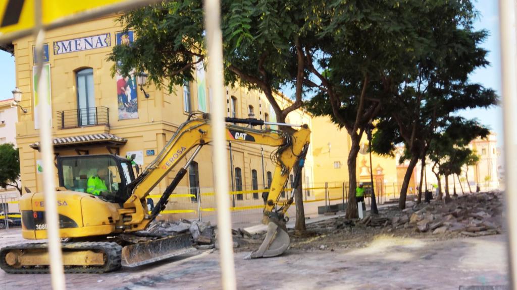 Imagen de los trabajos que se desarrollan en las cercanías de la Cofradía de Mena.