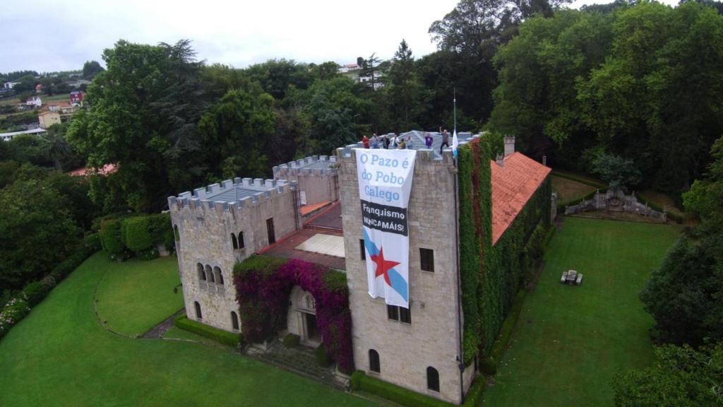 Los activistas denunciados por los Franco durante la protesta del 2017 en el Pazo de Meirás.