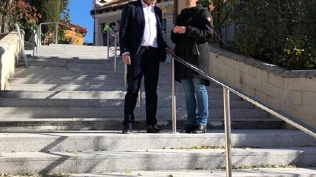 Visita del alcalde y la portavoz del PSOE a la obra realizada