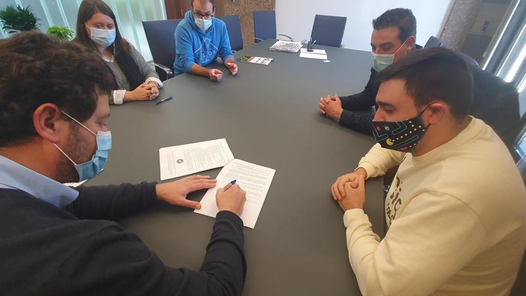 Firma del convenio con el Consejo Local de la Juventud