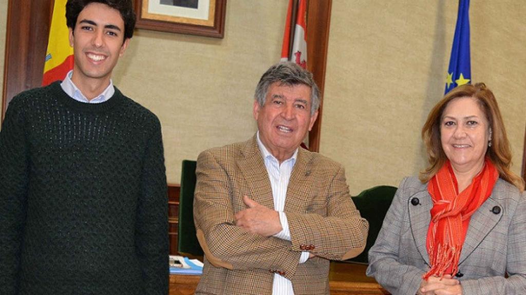 El portavoz popular y exalcalde Alejo Riñones, en el centro de la imagen, en una imagen de archivo