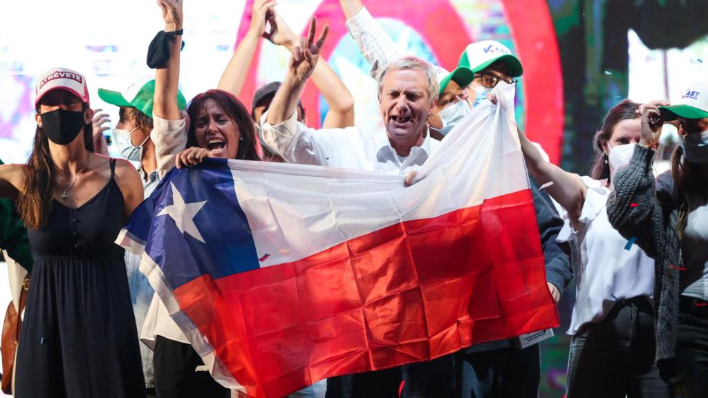 El candidato derechista José Antonio Kast en su cierre de campaña.