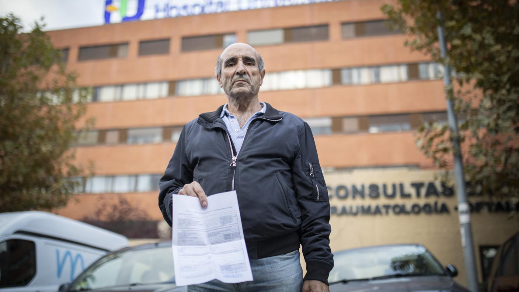 Fernando Yubero, en la puerta del Hospital General de Guadalajara.