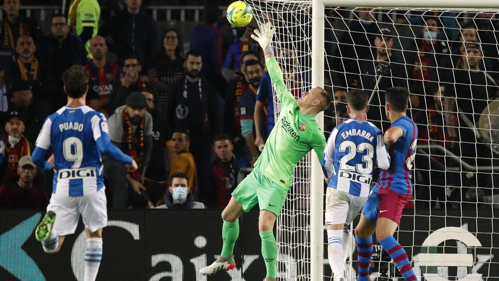 Ter Stegen parando un disparo