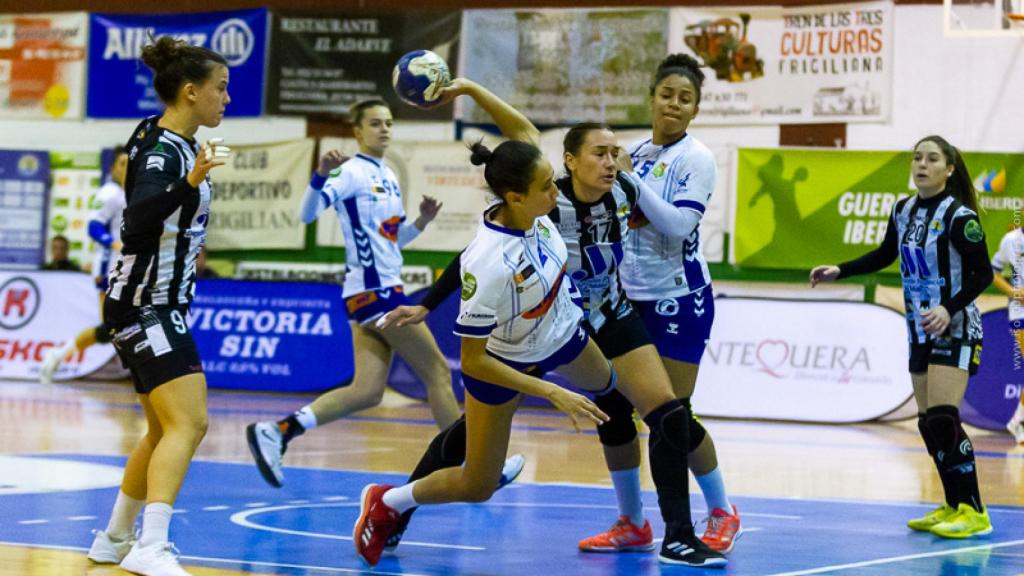 El equipo malagueño no puede frenar la ofensiva del Granollers.