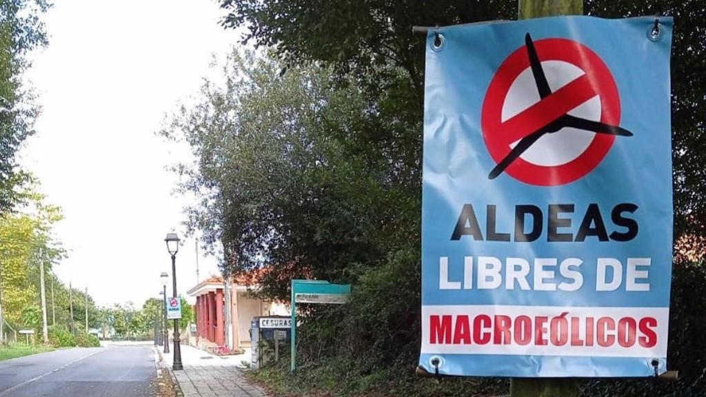 Cartel contra los macroparques eólicos en Oza-Cesuras (A Coruña).