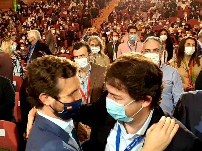 Mañueco con Casado en el congreso del PP en Granada / ICAL