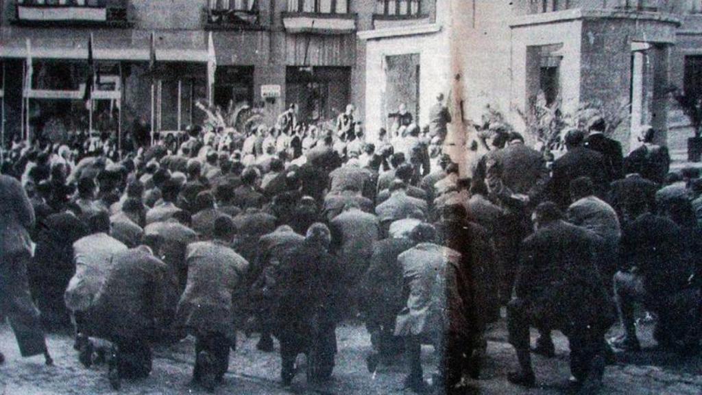 Una de las concentraciones del 12 de octubre en la Plaza de la División Azul de Albacete.