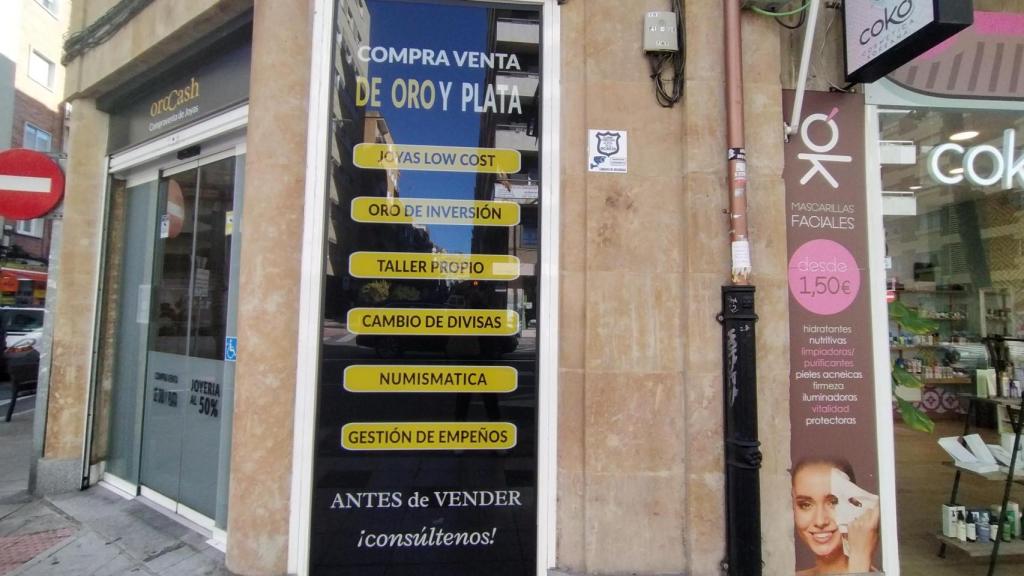 Uno de los establecimientos especializados en la compra y la venta de oro existentes en la capital salmantina