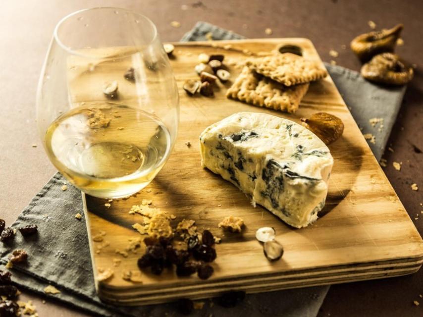 Vino blanco y queso, maridaje de invierno.
