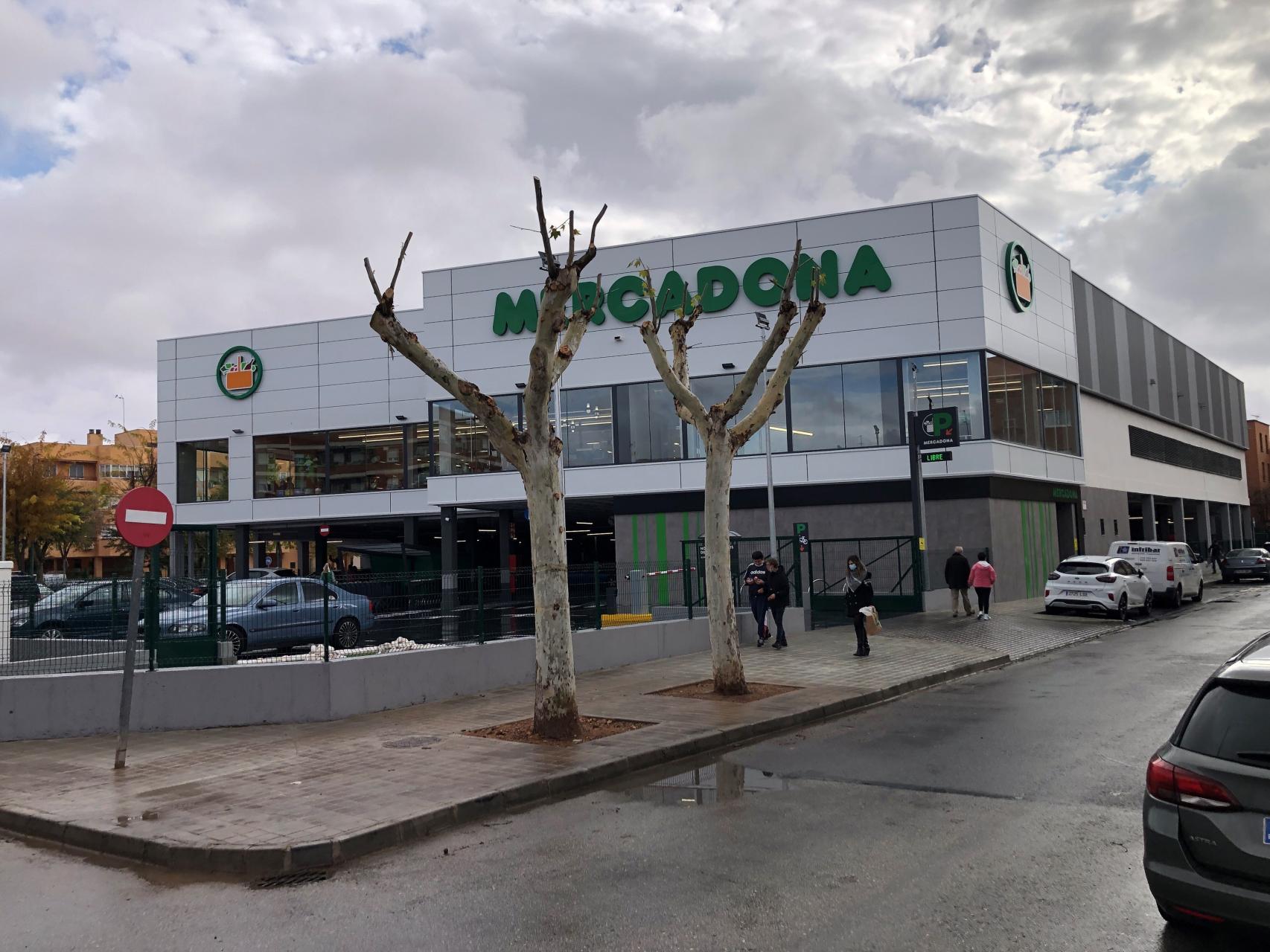 Mercadona inaugura su nuevo modelo de tienda eficiente en Villarrubia de  los Ojos y Manzanares