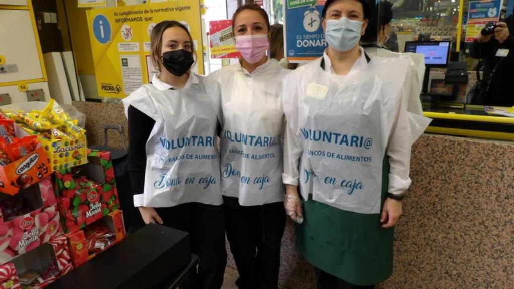 Voluntarias en la recogida de alimentos en Córdoba