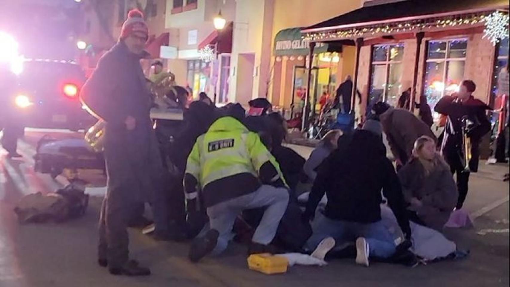 Atropello múltiple en un desfile en Wisconsin (EEUU), en imágenes