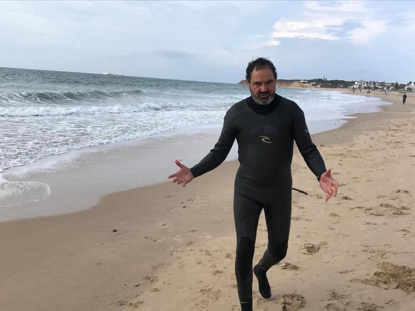 Antonio Pardo en la playa de La Barrosa en Chiclana de la Frontera (Cádiz).