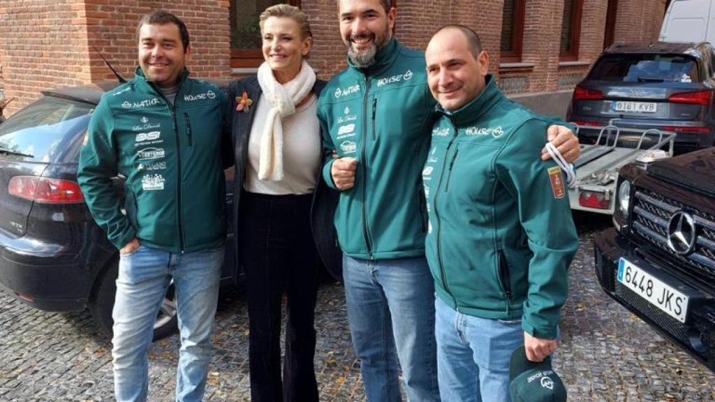 Coral Bistuer junto a los miembros del Naturhouse Raid Team