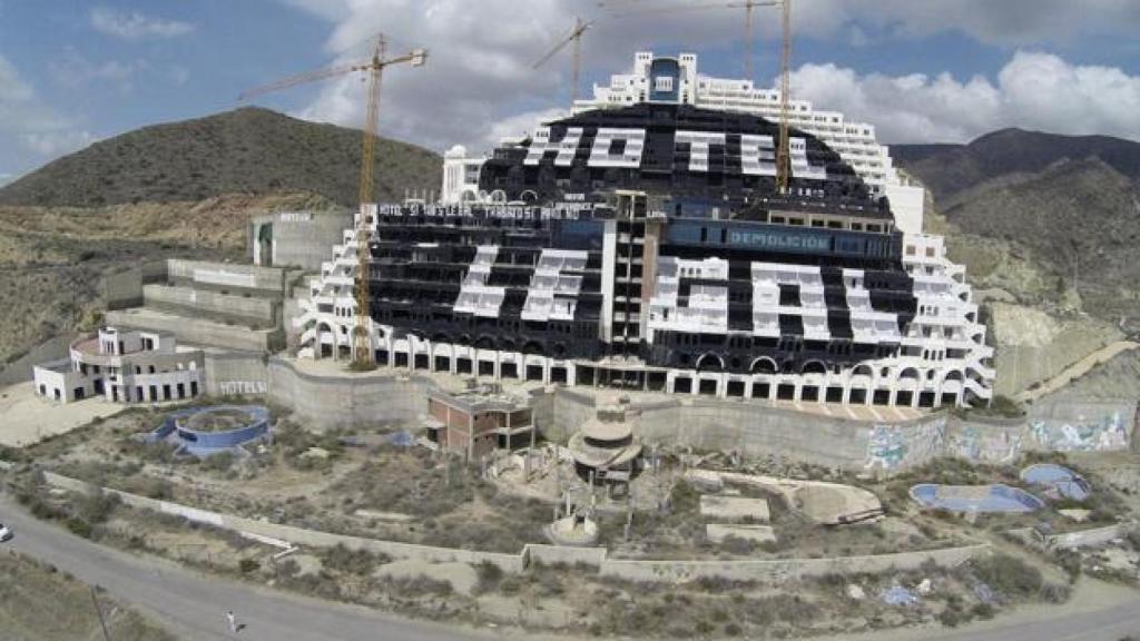 El Hotel de Azata del Sol en el paraje de El Algarrobico en la localidad almeriense de Carboneras.