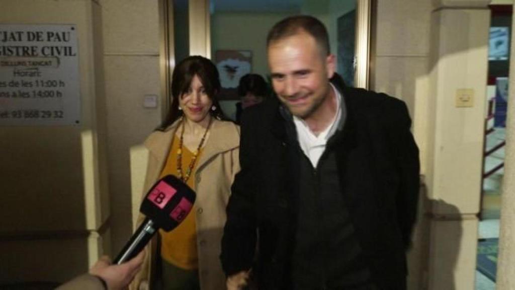 Xavier Novell y Silvia Caballol saliendo del juzgado.